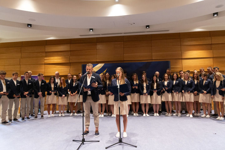 2025年7月17日，运动员在匈牙利代表团誓师大会上宣誓。新华社发（弗尔季&middot;奥蒂洛 摄）