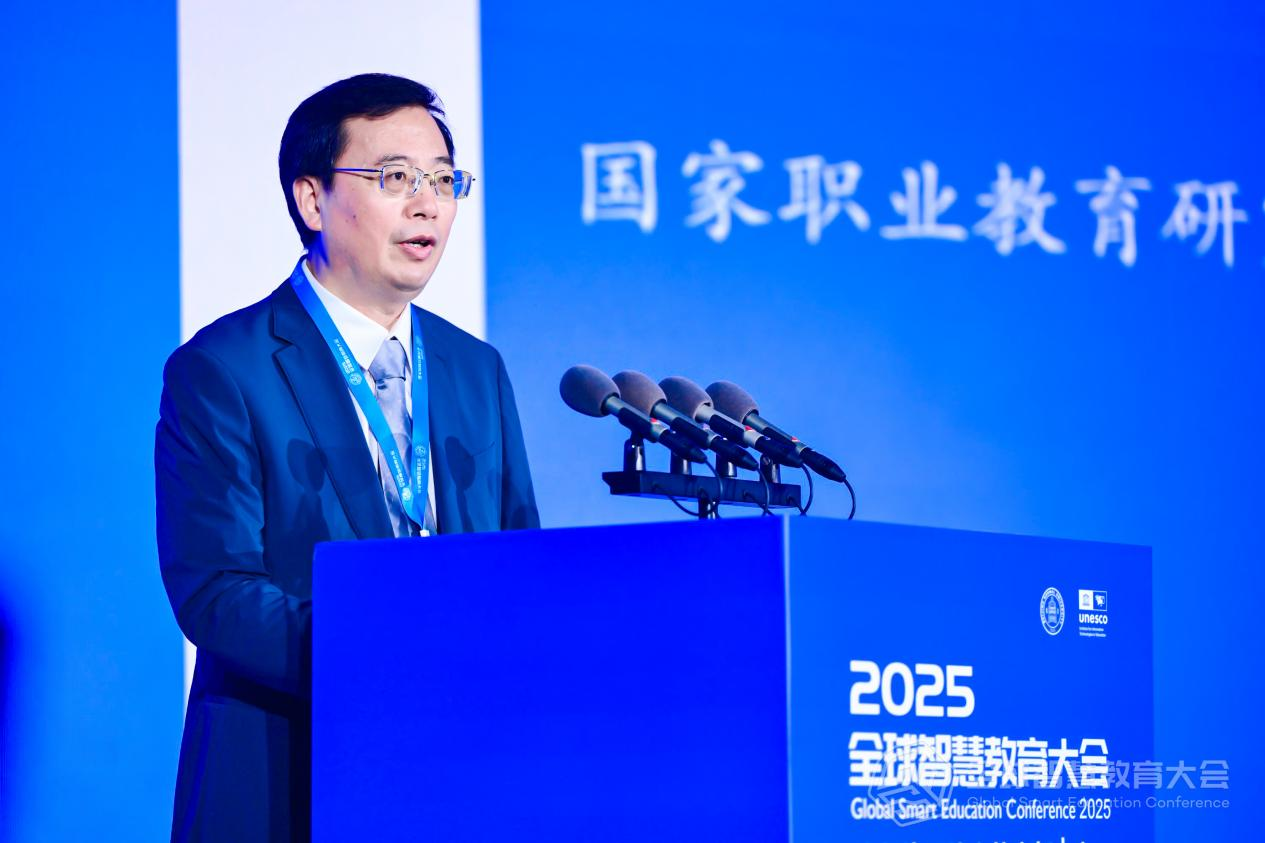 北京师范大学教育学部职业与成人教育研究所所长和震