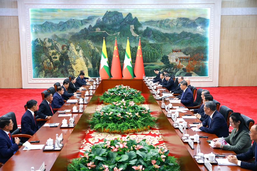 8月30日下午，国家主席习近平在天津迎宾馆会见来华出席2025年上海合作组织峰会和纪念中国人民抗日战争暨世界反法西斯战争胜利80周年活动的缅甸代总统敏昂莱。