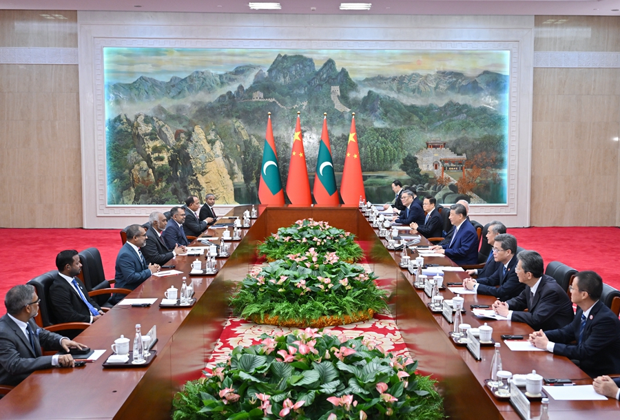 8月31日上午，国家主席习近平在天津迎宾馆会见来华出席2025年上海合作组织峰会和纪念中国人民抗日战争暨世界反法西斯战争胜利80周年活动的马尔代夫总统穆伊兹。