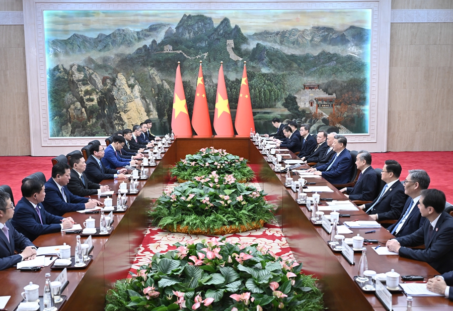 8月31日下午，国家主席习近平在天津迎宾馆会见来华出席2025年上海合作组织峰会的越南总理范明政。