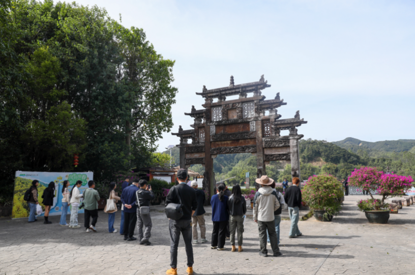 媒体调研团参观浈阳坊旅游小镇