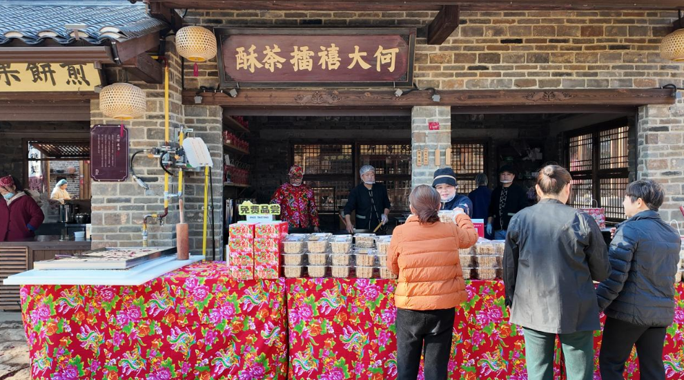 何征军在衡山渡的店铺门面