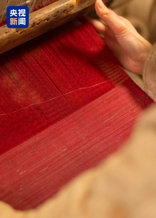 夏布成产涉及剥麻、刮麻、绩纱、卷纱、纺织等环节