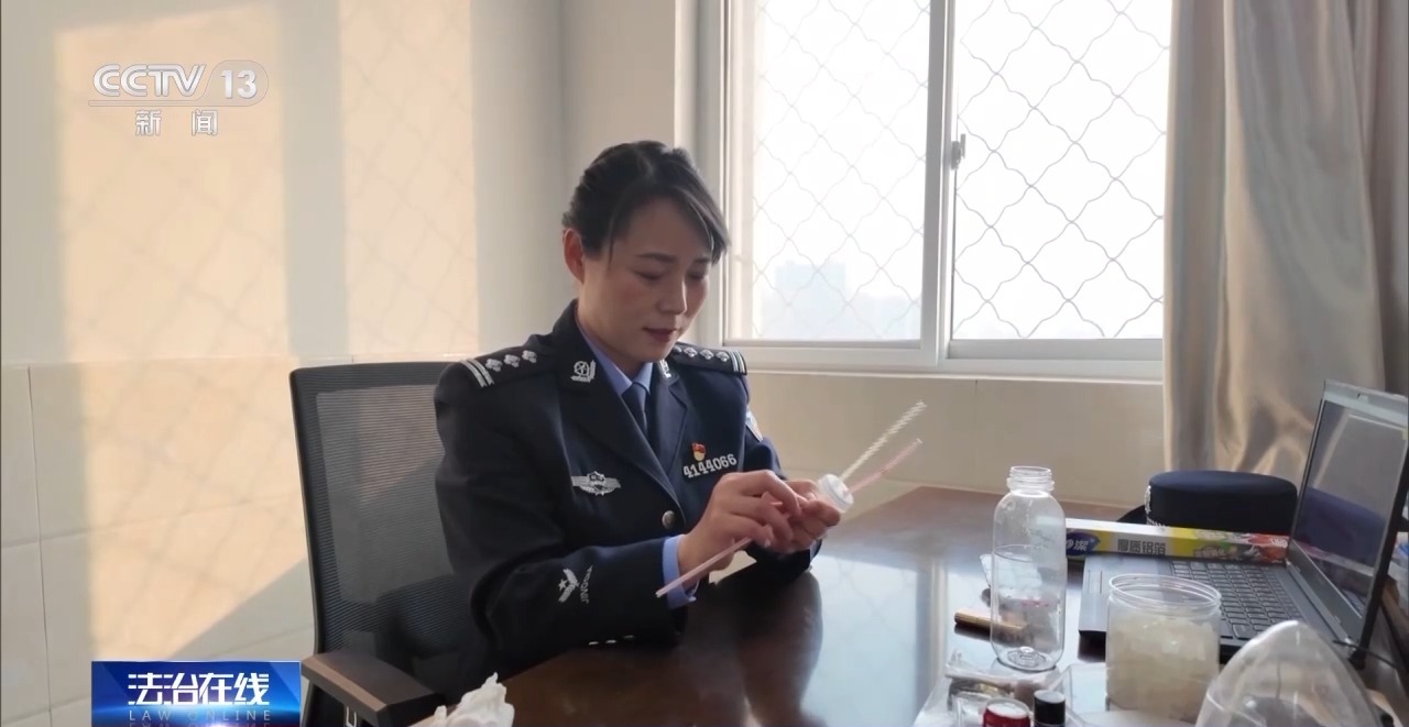 法治在线丨5厘米伤口紧邻颈动脉 女警夺刀