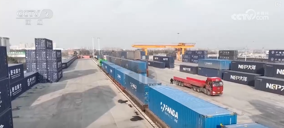 货架上的中亚美味从“厂门到厂门”直达 装满百姓采购年货“购物车”