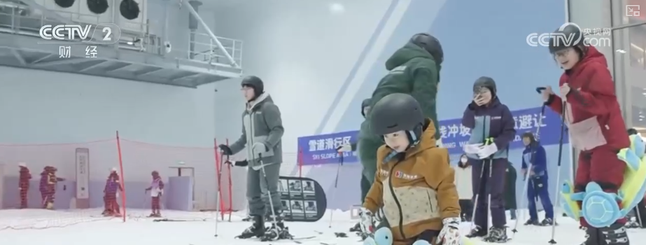 从天然雪原到科技雪场，“冰雪+”没有淡季！“冷冰雪”打破时空界限开辟红火大市场