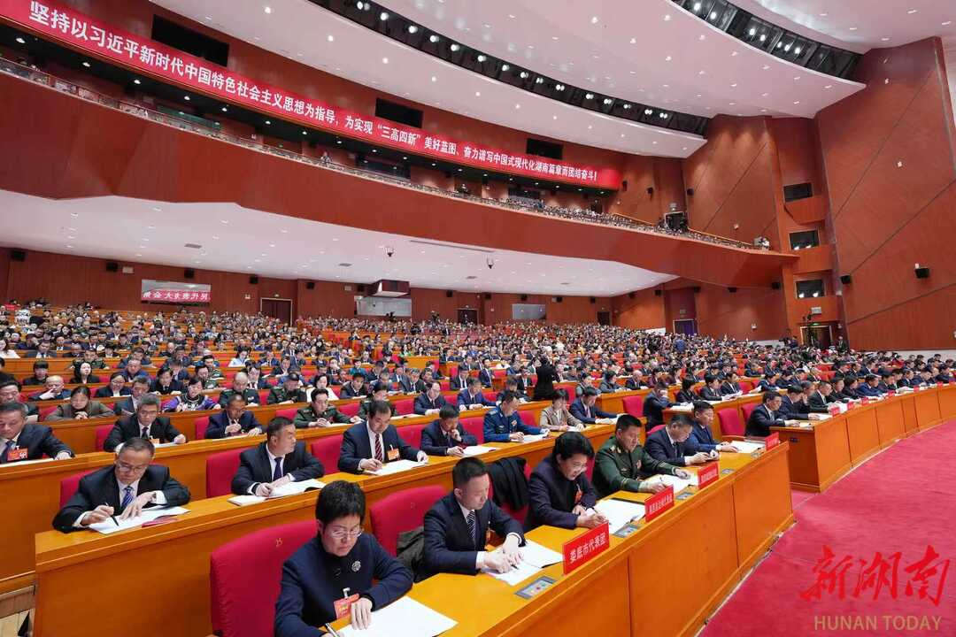 （开幕会现场。）