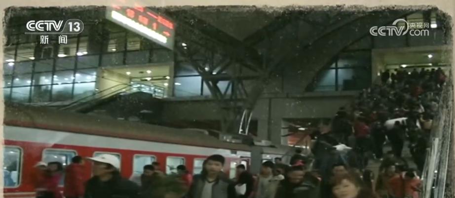 又是一年春运时 从排队抢票到指尖购票感知用心守护新春团圆