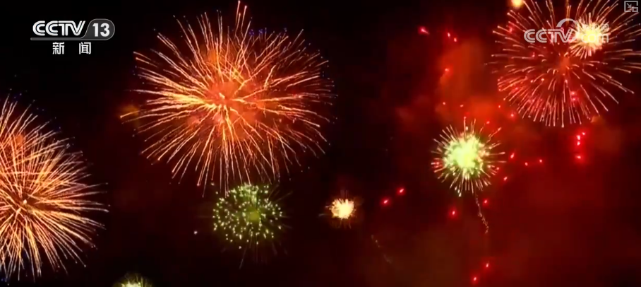 浪漫光影“绽放”浓浓年味 180秒探秘烟
