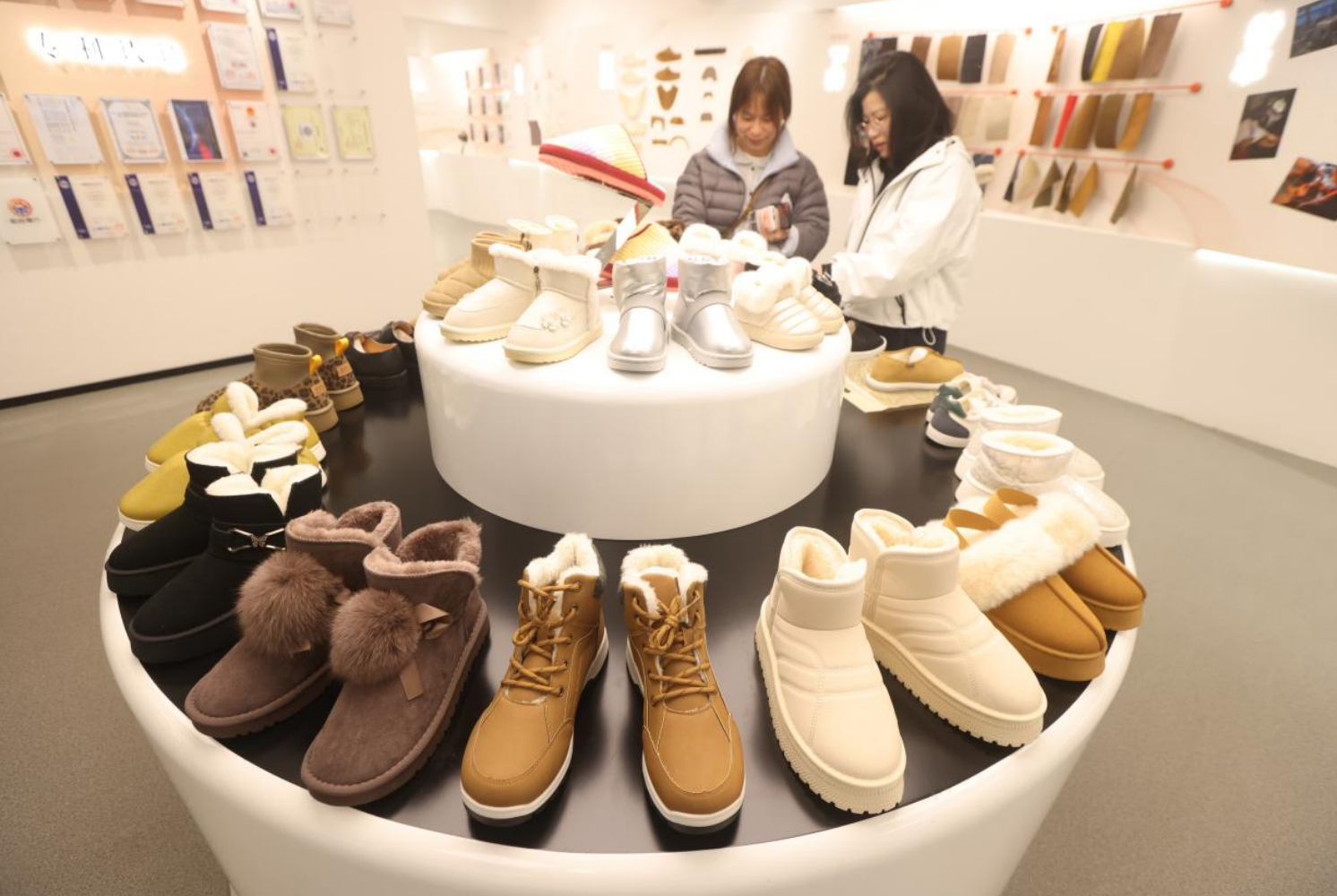 路桥区鞋业协会品牌指导服务站展厅