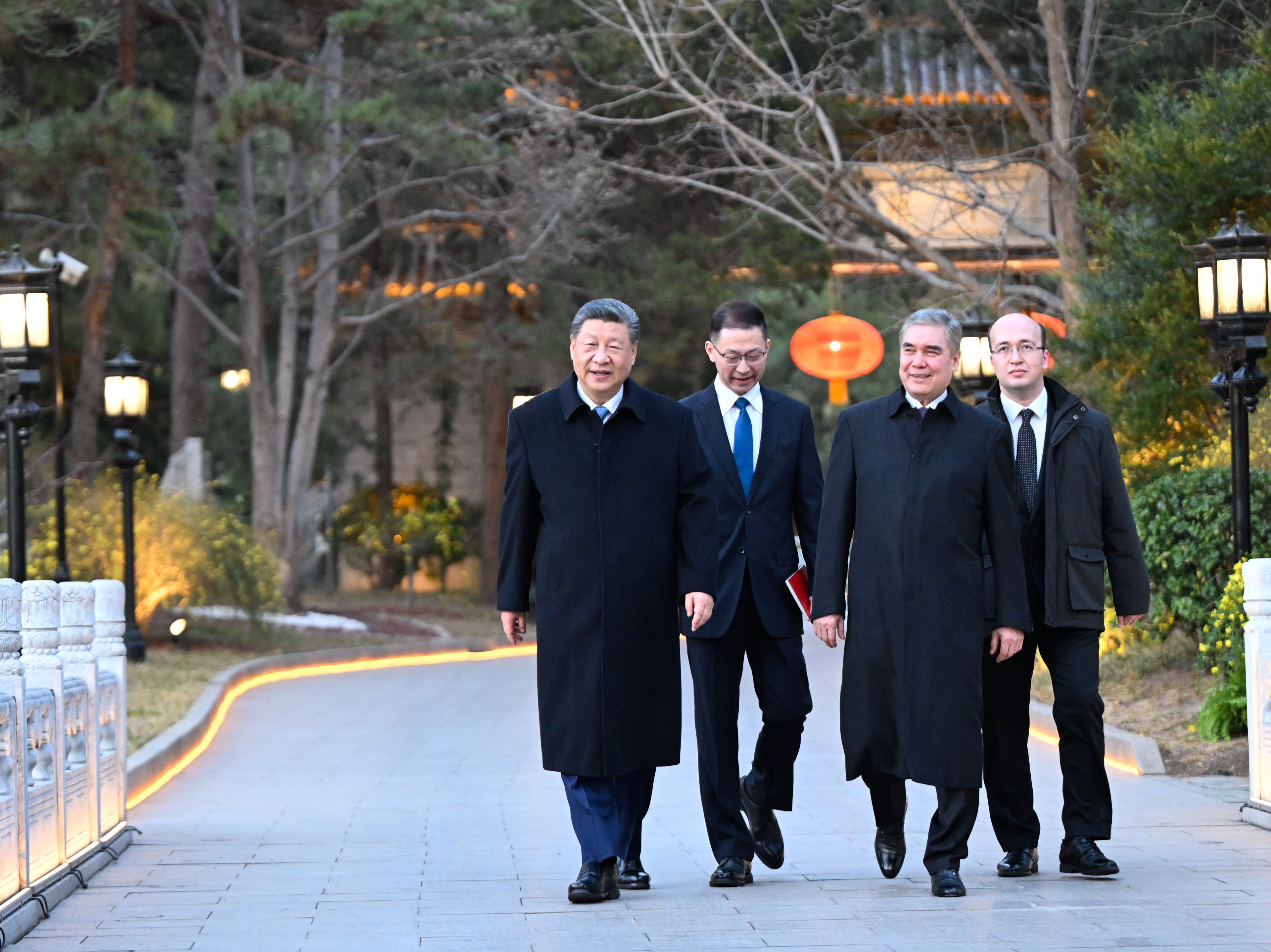 2026��3��18�գ�������ϯϰ��ƽ�ڱ������������˹̹�������䡢����ίԱ����ϯ������¹�÷���