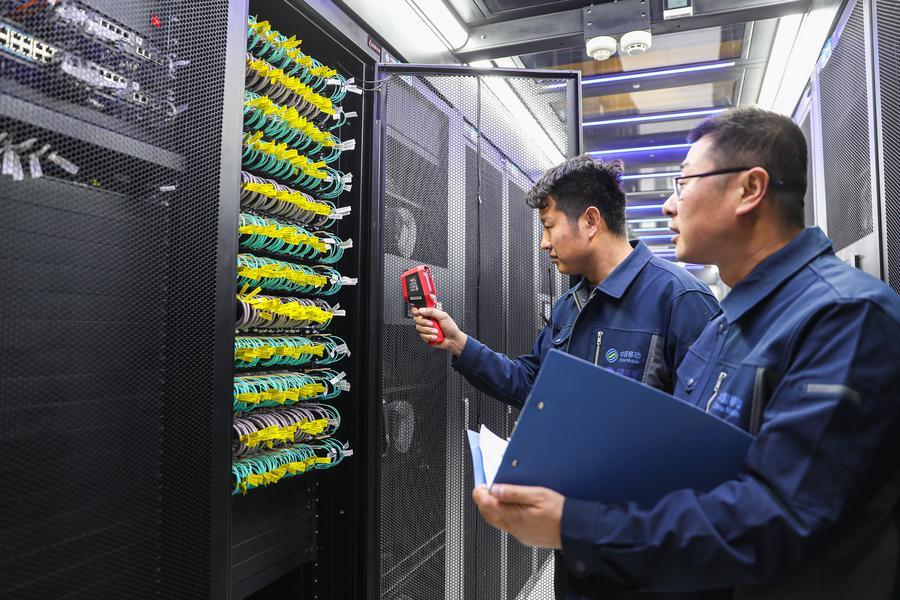 Staff members work at China Mobile&rsquo;s computing center in Qingyang, northwest China&lsquo;s Gansu Province, Jan. 6, 2025. (Xinhua/Lang Bingbing)