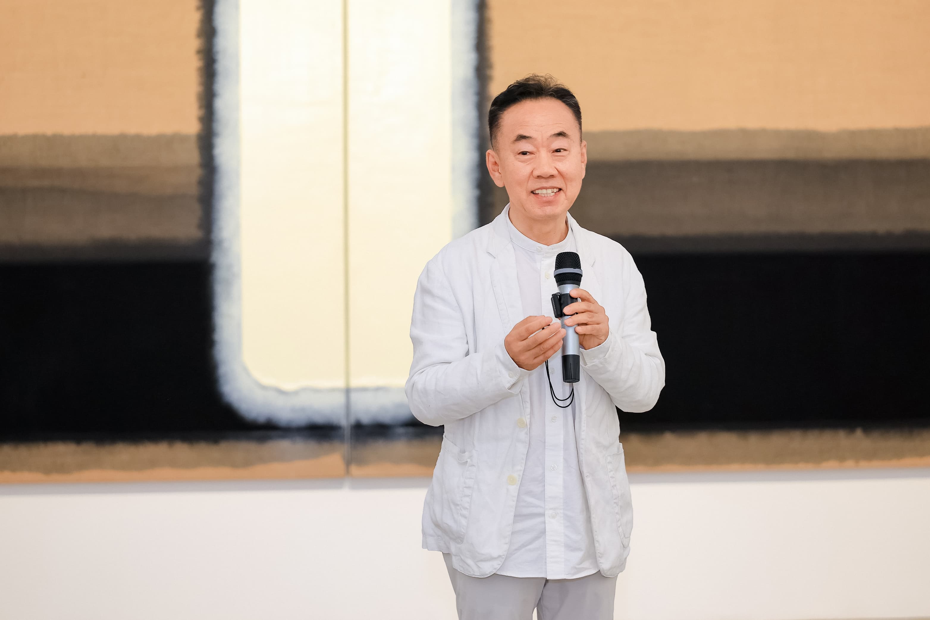 中央美术学院教授、展览主人公金日龙致答谢词
