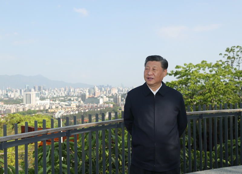 2021年3月24日，在福建福州考察的习近平总书记登上郊野福道的观景平台。