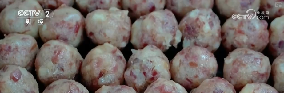 “新潮”叠加“传统”月饼口味玩转“跨界”出圈 市场销售持续火热