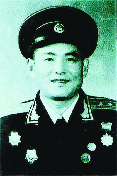 图为《铁道游击队》电影中刘洪的原型刘金山.资料图片