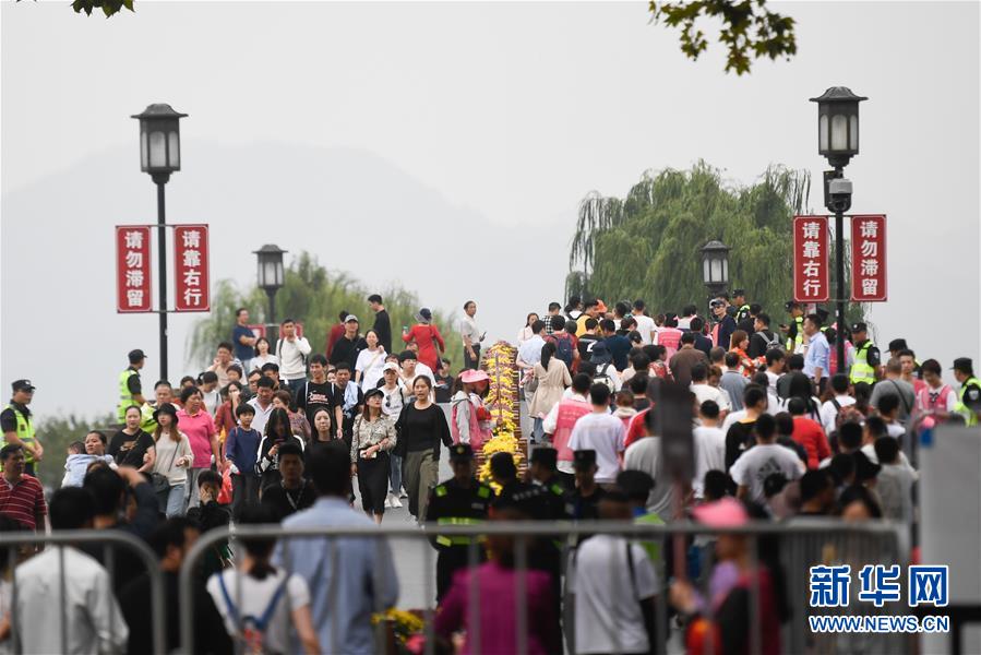 國慶假期國內游收入突破6000億元圖片 75704 899x600